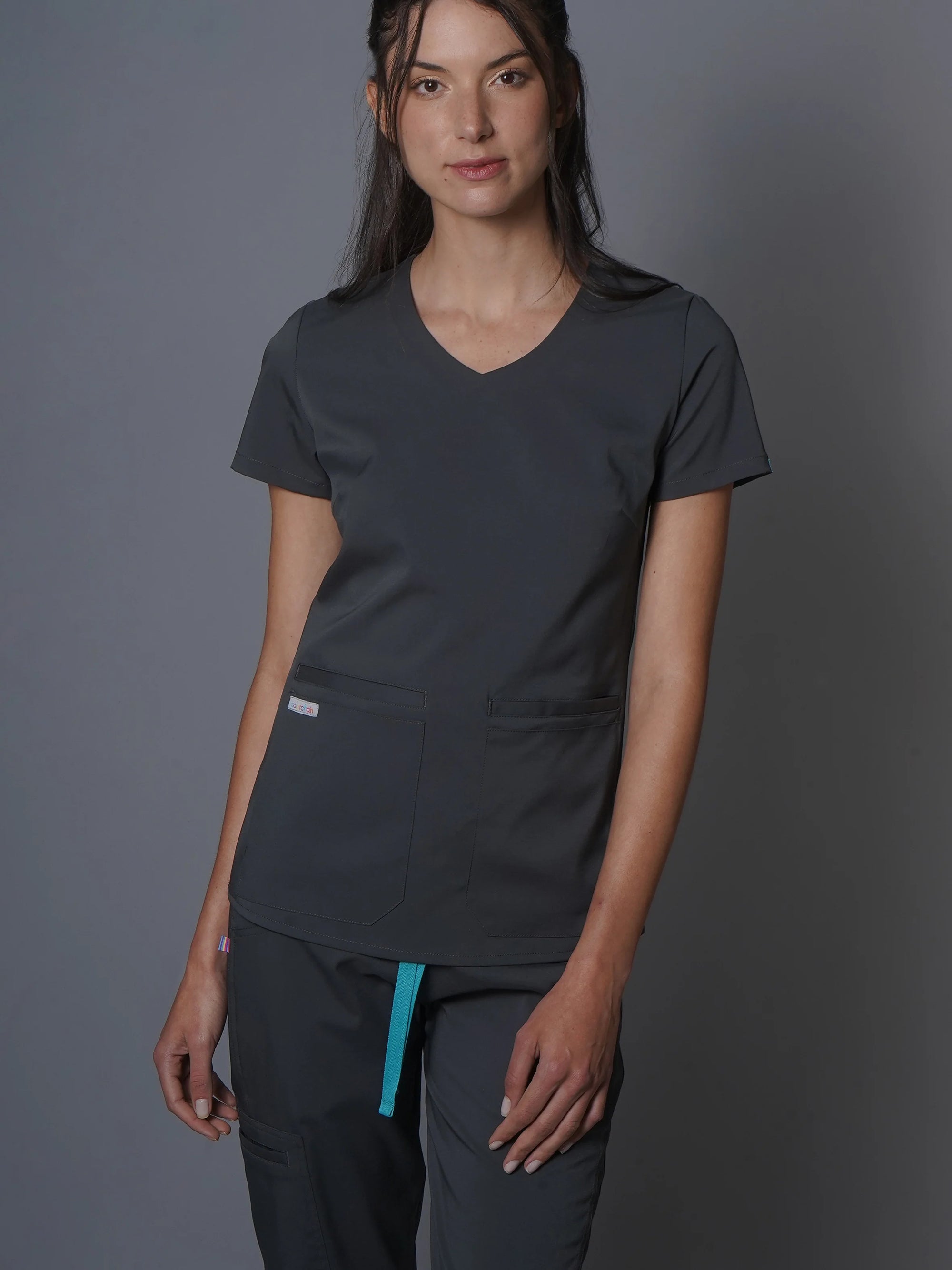 Top Copacabana Asfalto. Top uniforme médico para mujer.
