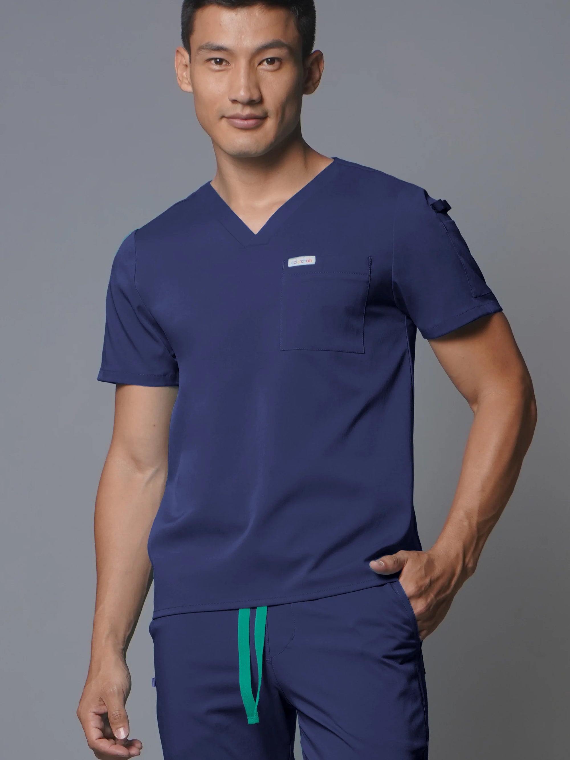 Top Mavecure Cobalto. Top uniforme médico para hombre.