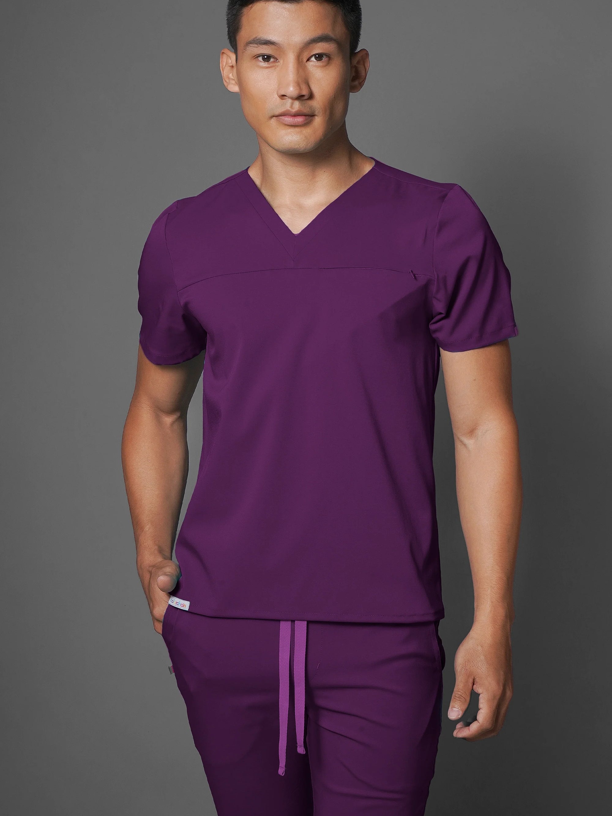 Pamplona top Wisteria. Uniforme médico para hombre. 