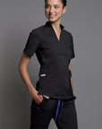 Top Otún Black. Camisa uniforme médico para mujer. 