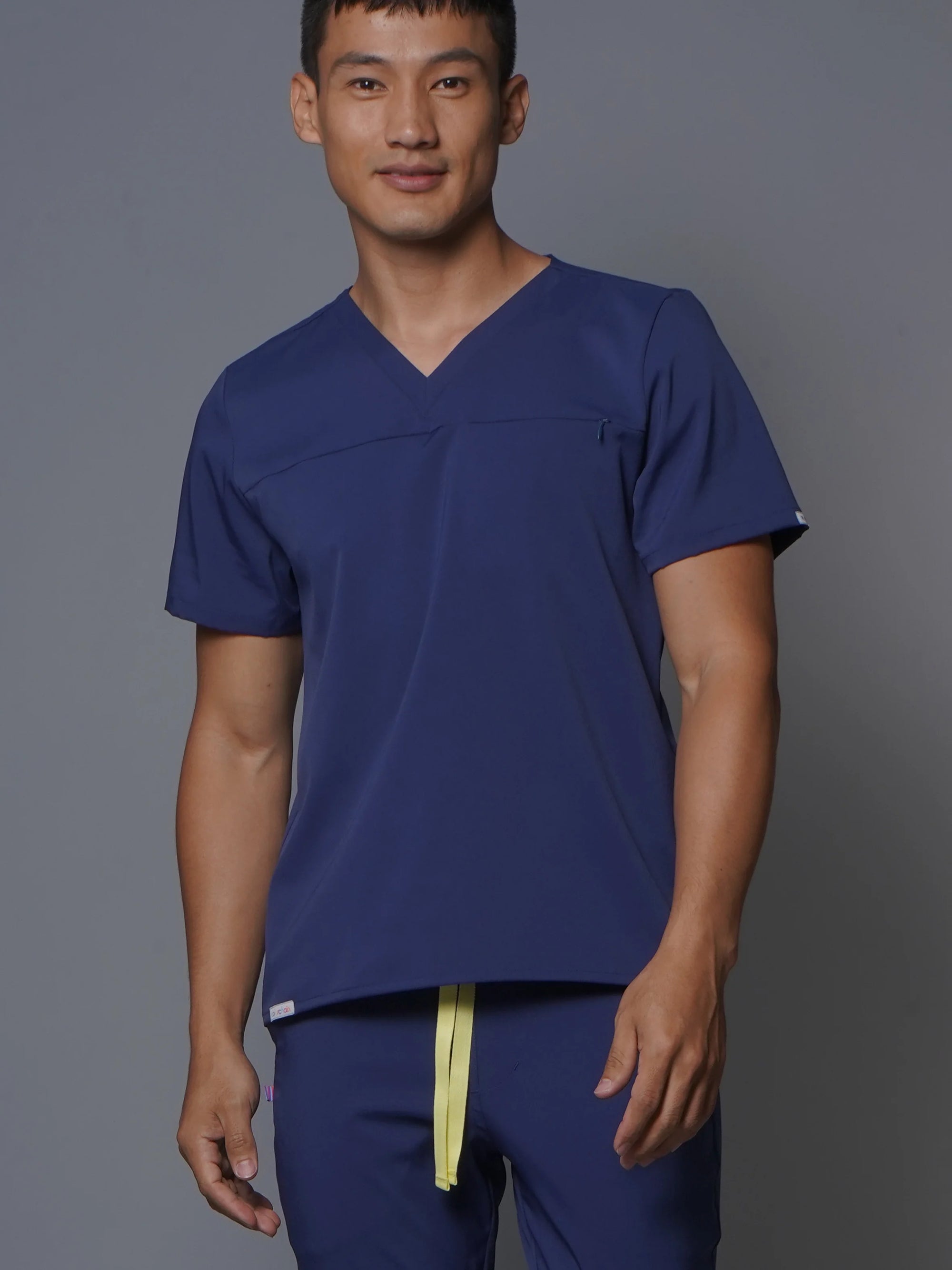 Top Pamplona Cobalto. Top uniforme médico para hombre.